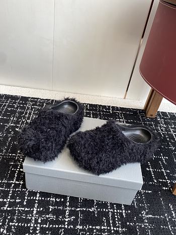 Balenciaga Furry Slide 03