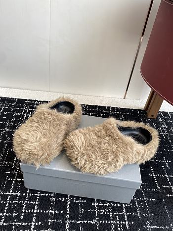 Balenciaga Furry Slide 04