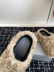 Balenciaga Furry Slide 04 - 4