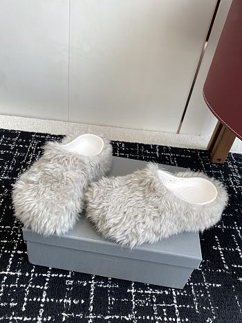 Balenciaga Furry Slide 05