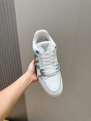 Louis Vuitton Trainer Sneaker 13 - 4