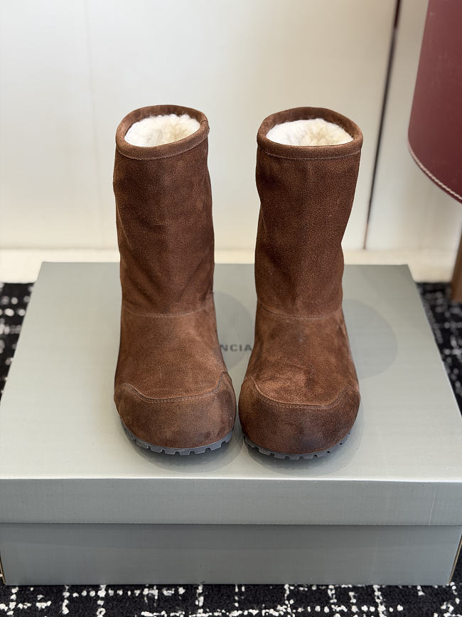 Balenciaga brown snow boot - 1
